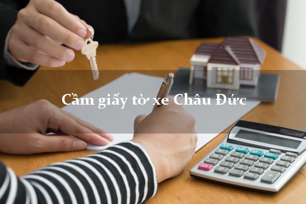 Cầm giấy tờ xe Châu Đức