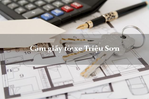 Cầm giấy tờ xe Triệu Sơn